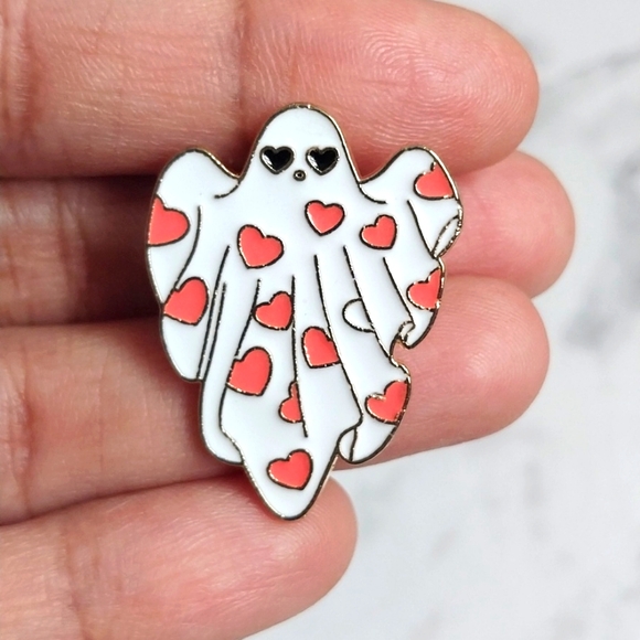 Cute ghost with hearts Brooch pin - Picture 3 of 3